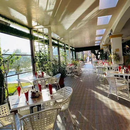 Hotell Paradise 3*