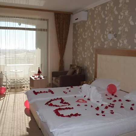 Paradise Hotell 3*