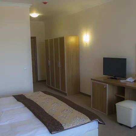 Paradise Hotel 3*