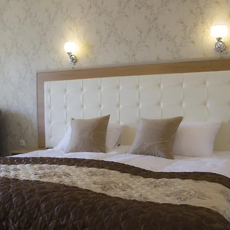 Paradise Hotell 3*