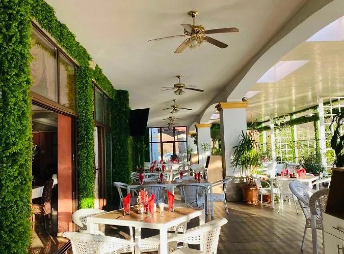 Хотел парадайс 3*