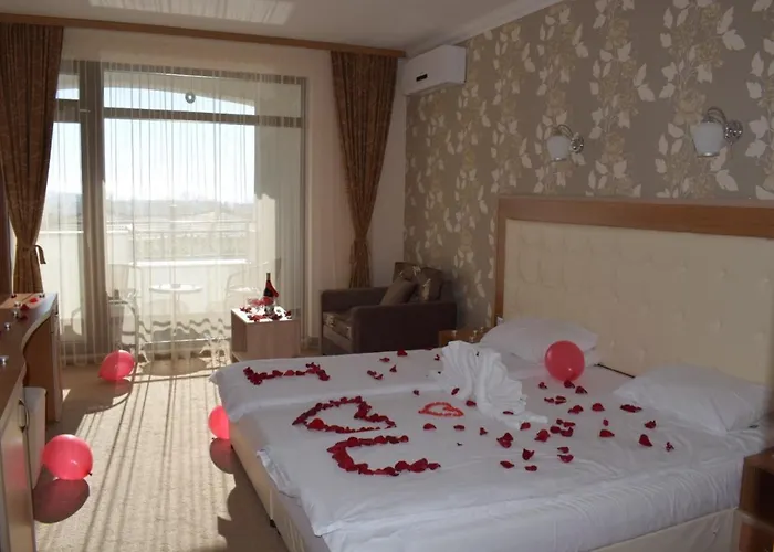 парадайс Хотел 3*