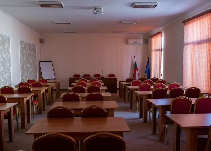 парадайс Хотел 3*