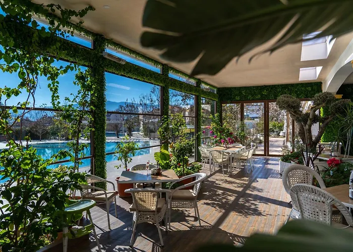 парадайс Хотел 3*